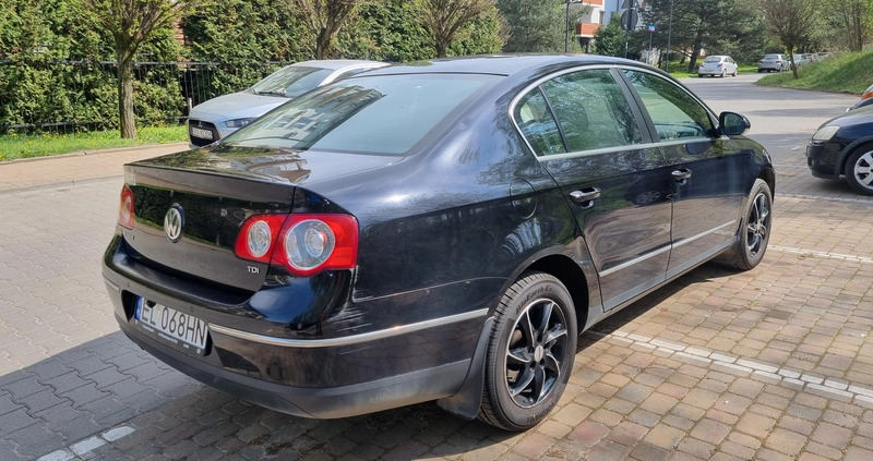 Volkswagen Passat cena 19900 przebieg: 275838, rok produkcji 2009 z Łódź małe 79